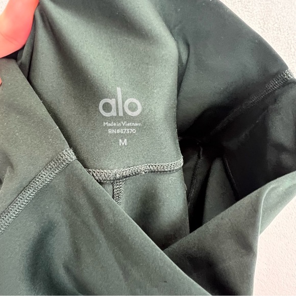 ALO Yoga Sequence Reflective Leggings in Forest Green - Picture 8 of 9